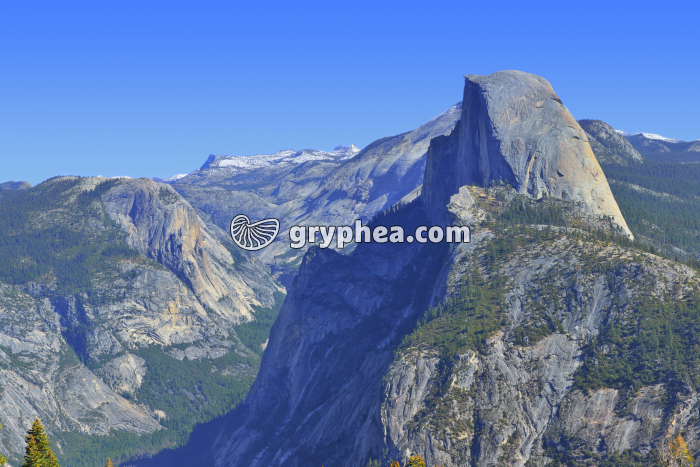 Granite - un batholite de granite célèbre : le Yosemite Half Dome - gryphea.com